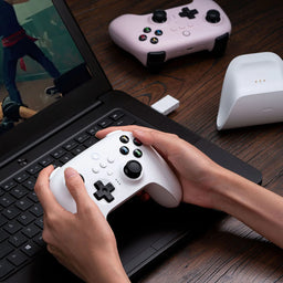 An image of 8BitDo Ultimate 2.4G wireless Controller